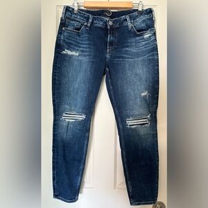 Silver Elyse mid rise skinny cropped distressed jeans. Size 33x27